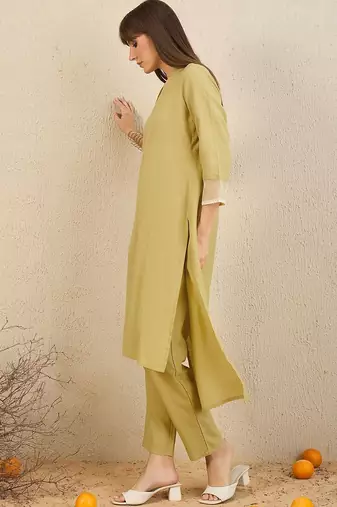 Mandarin Collar Kurta with Trousers