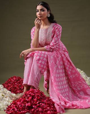 Pink Floral Printed Straight Pure Cotton Kurta With Trousers & Dupatta 2