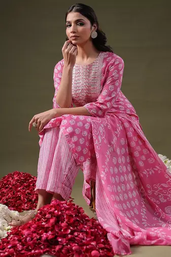 Pink Floral Printed Straight Pure Cotton Kurta With Trousers & Dupatta