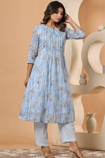 women floral printed tiered  cotton kurta with trousers