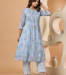 women floral printed tiered  cotton kurta with trousers