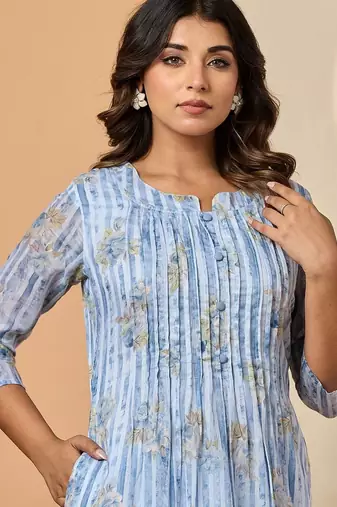 Women Floral Printed Tiered Pure Cotton Kurta with Trousers