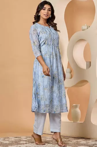Women Floral Printed Tiered Pure Cotton Kurta with Trousers