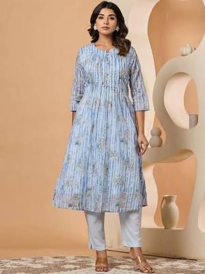 Women Floral Printed Tiered Pure Cotton Kurta with Trousers 5