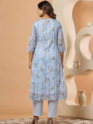 Women Printed Pleated Pure Cotton Kurta with Trousers 5