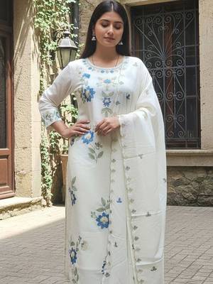 Women Pure Cotton Floral Embroidered Kurta Set With Trousers & Dupatta 2