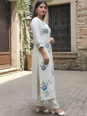 Women Pure Cotton Floral Embroidered Kurta Set With Trousers & Dupatta 3