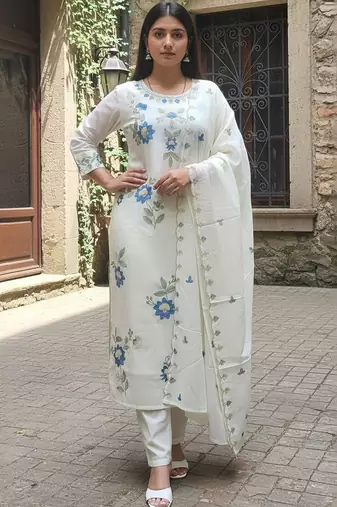 Women Pure Cotton Floral Embroidered Kurta Set With Trousers & Dupatta