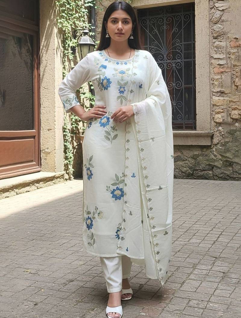 Women Pure Cotton Floral Embroidered Kurta Set With Trousers & Dupatta