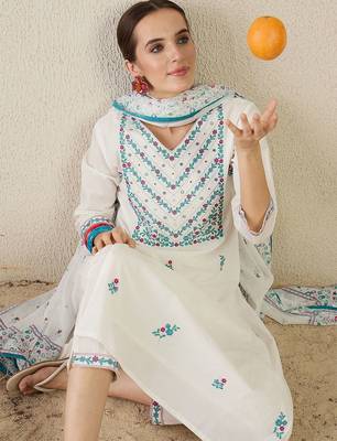 Women Floral Embroidered Cotton Kurta with Trousers & Dupatta 2