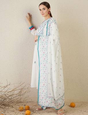 Women Floral Embroidered Cotton Kurta with Trousers & Dupatta 4