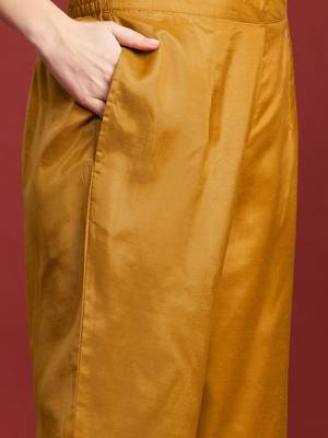 Floral Embroidered Pleated Zari Kurta With Trousers & Dupatta 3