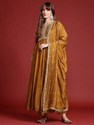Floral Embroidered Pleated Zari Kurta With Trousers & Dupatta 5