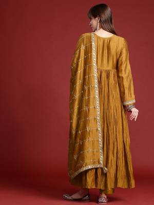 Floral Embroidered Pleated Zari Kurta With Trousers & Dupatta 7