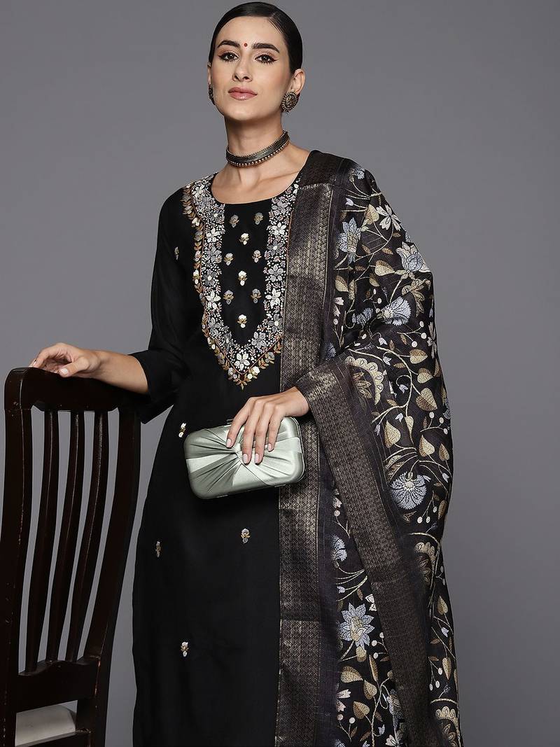 Women Floral Yoke Design Regular Thread Work Kurta with Trousers & With Dupatta