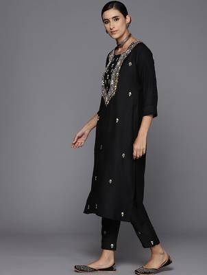 Women Floral Yoke Design Regular Thread Work Kurta with Trousers & With Dupatta 6