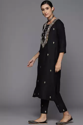 Women Floral Yoke Design Regular Thread Work Kurta with Trousers & With Dupatta