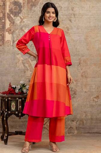 Women Colourblocked V-Neck Regular Kurta with Trousers