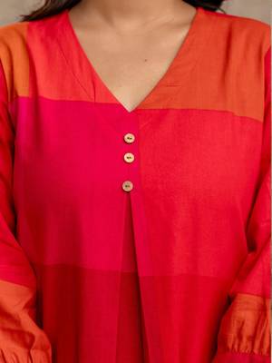 Women Colourblocked V-Neck Regular Kurta with Trousers 2