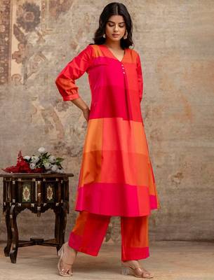 Women Colourblocked V-Neck Regular Kurta with Trousers 3