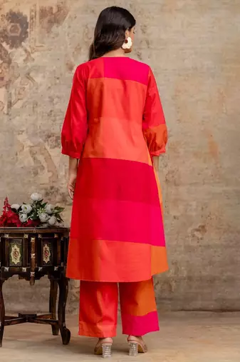 Women Colourblocked V-Neck Regular Kurta with Trousers