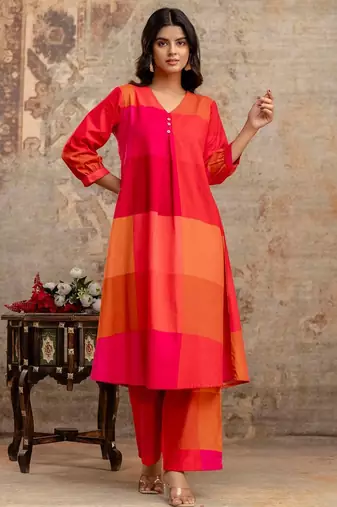Women Colourblocked V-Neck Regular Kurta with Trousers
