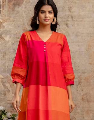 Women Colourblocked V-Neck Regular Kurta with Trousers 6