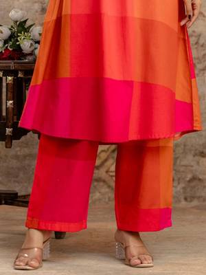 Women Colourblocked V-Neck Regular Kurta with Trousers 7
