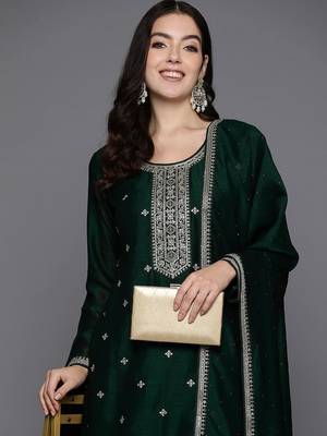 Women Floral Embroidered Regular Sequinned Kurta with Trousers & Dupatta 2