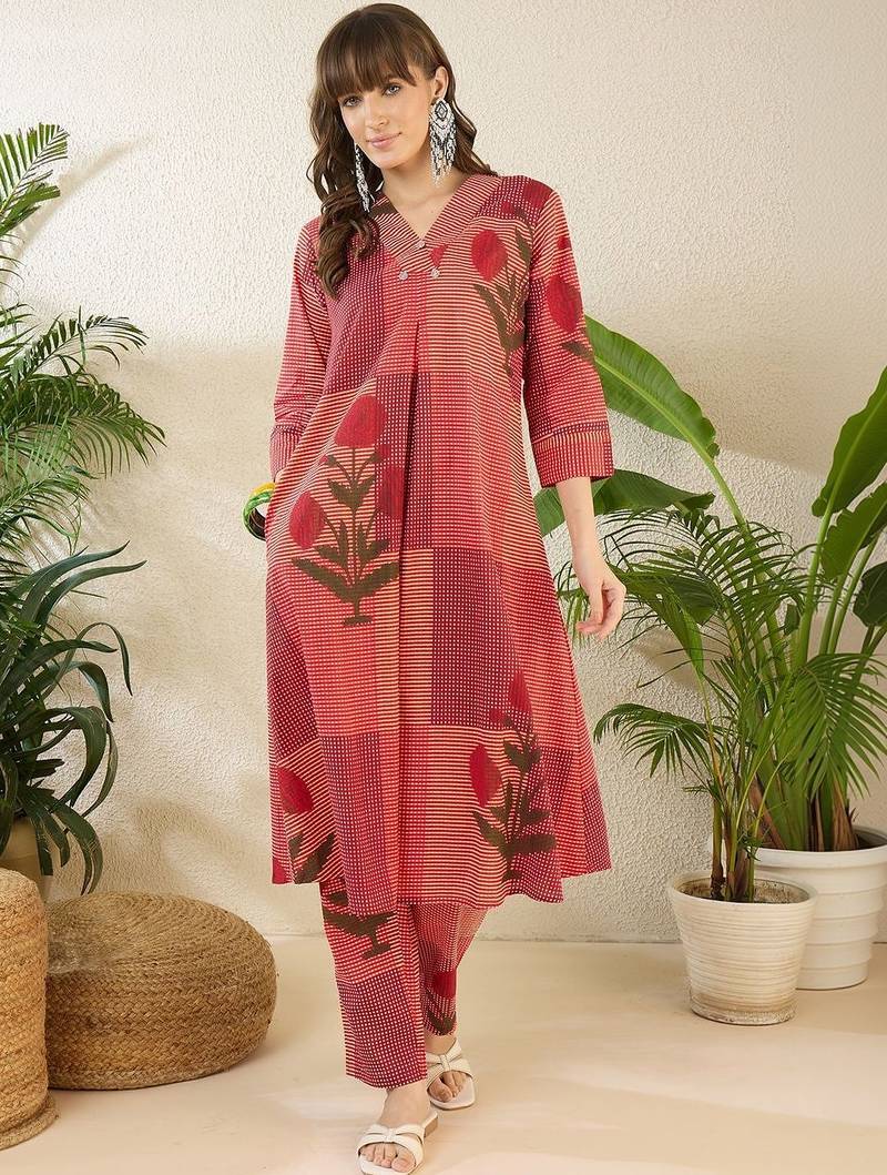 Women Floral Printed Regular Pure Cotton Kurta with Trousers