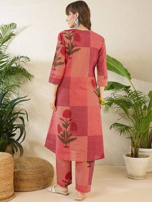 women floral printed regular  cotton kurta with trousers 3