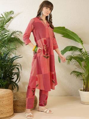 women floral printed regular  cotton kurta with trousers 4