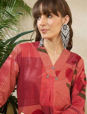 women floral printed regular  cotton kurta with trousers 5