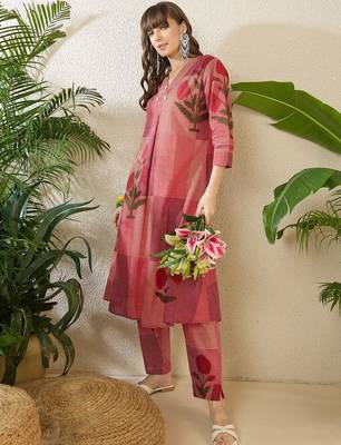 women floral printed regular  cotton kurta with trousers 6
