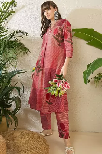 women floral printed regular  cotton kurta with trousers