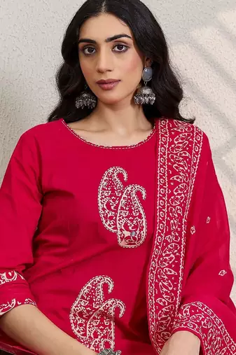 women paisley printed regular  cotton kurta with trousers & with dupatta