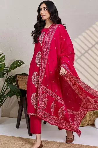 women paisley printed regular  cotton kurta with trousers & with dupatta