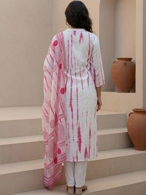 Floral Printed Notch Mandarin Collar Cotton Kurta With Trousers & Dupatta 5