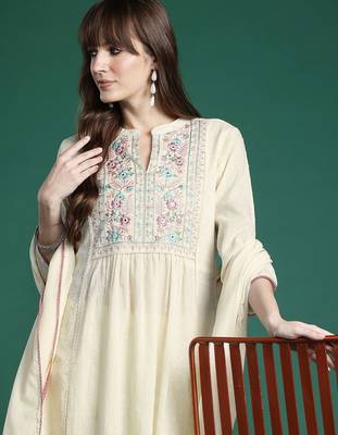 Floral Embroidered Panelled Thread Work Pure Cotton Kurta With Trousers & Dupatta 5