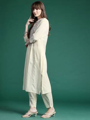 Floral Embroidered Panelled Thread Work Pure Cotton Kurta With Trousers & Dupatta 7