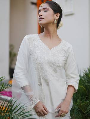 Floral Embroidered Thread Work Kurta with Trousers & Dupatta 2