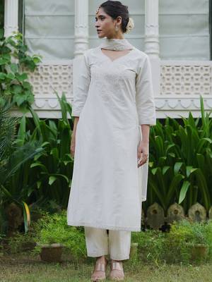 Floral Embroidered Thread Work Kurta with Trousers & Dupatta 4