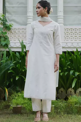 Floral Embroidered Thread Work Kurta with Trousers & Dupatta