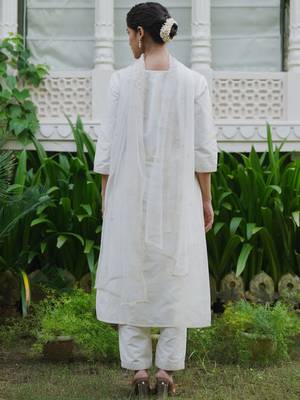Floral Embroidered Thread Work Kurta with Trousers & Dupatta 5