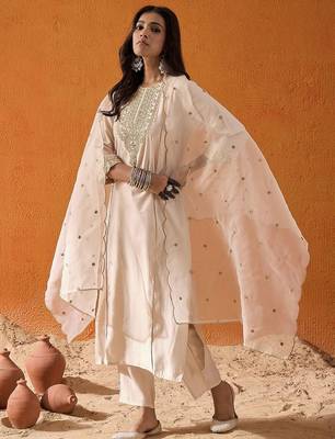 Off White Ethnic Motifs Embroidered Panelled Zari Kurta With Trousers & Dupatta 5