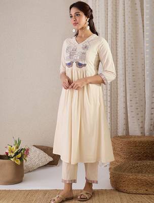 Women Quirky Embroidered Kurta with Trousers 1