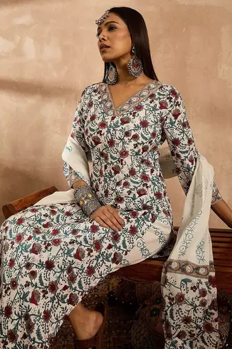 Women Floral Printed Regular Pure Cotton Kurta with Trousers & With Dupatta