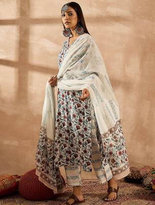 Women Floral Printed Regular Pure Cotton Kurta with Trousers & With Dupatta 4