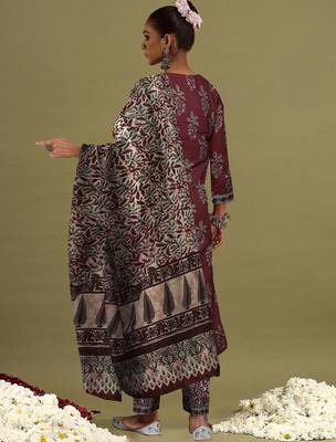 floral printed v-neck  cotton straight kurta with salwar & dupatta 5