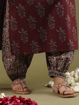 floral printed v-neck  cotton straight kurta with salwar & dupatta 6